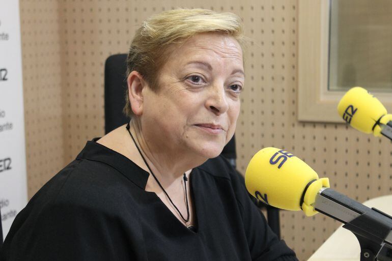 Sofía Morales en los estudios de Radio Alicante