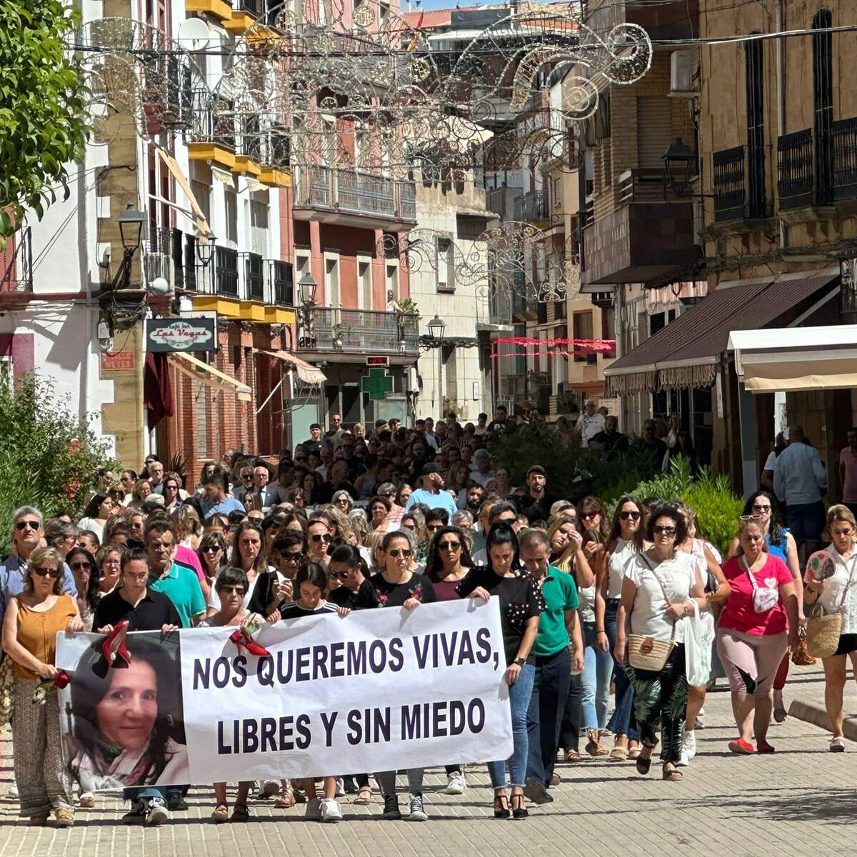 Villanueva del Arzobispo sale a la calle por Rosa, la mujer asesinada el domingo por su marido