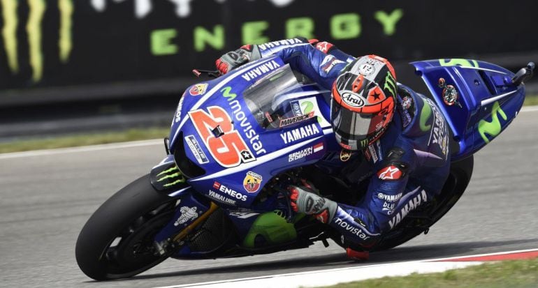 Maverick Viñales durante la primera jornada de entrenamientos de MotoGP del Gran Premio de la República Checa.