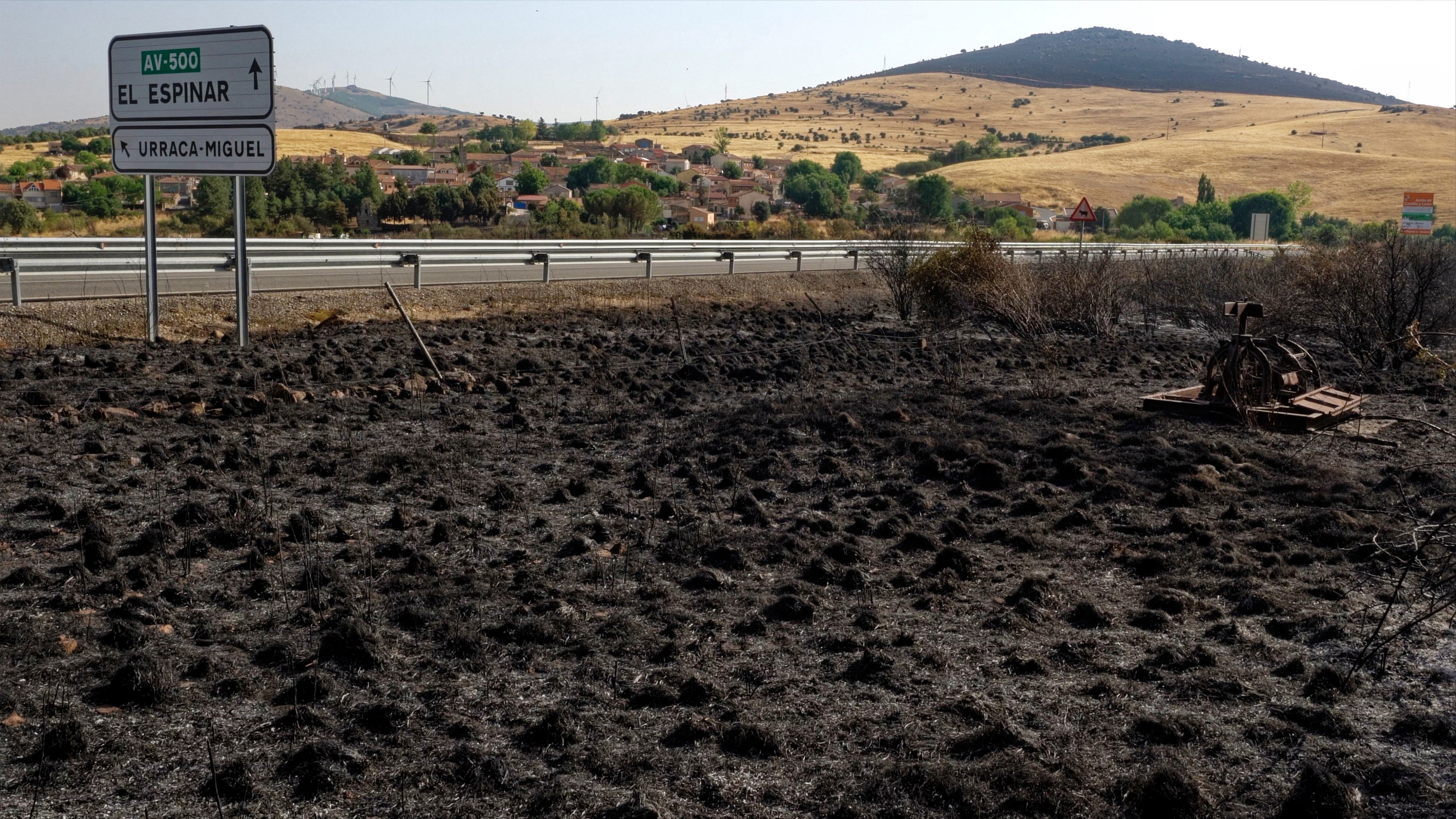  Zona quemada en las proximidades de Urraca-Miguel, barrio anexionado a 13 kilómetros de Ávila capital. 