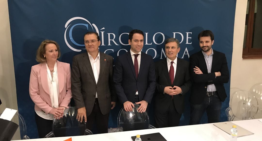 De izquierda a derecha: Lourdes Méndez (VOX), Miguel Garaulet (Ciudadanos), Teodoro García (PP), Pedro Saura (PSOE) y Javier Sánchez Serna (Podemos).