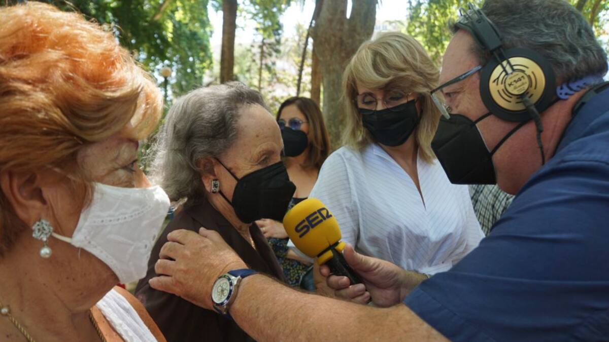Homenaje a Flores el Gaditano ante su monumento en el Parque María Cristina de Algeciras