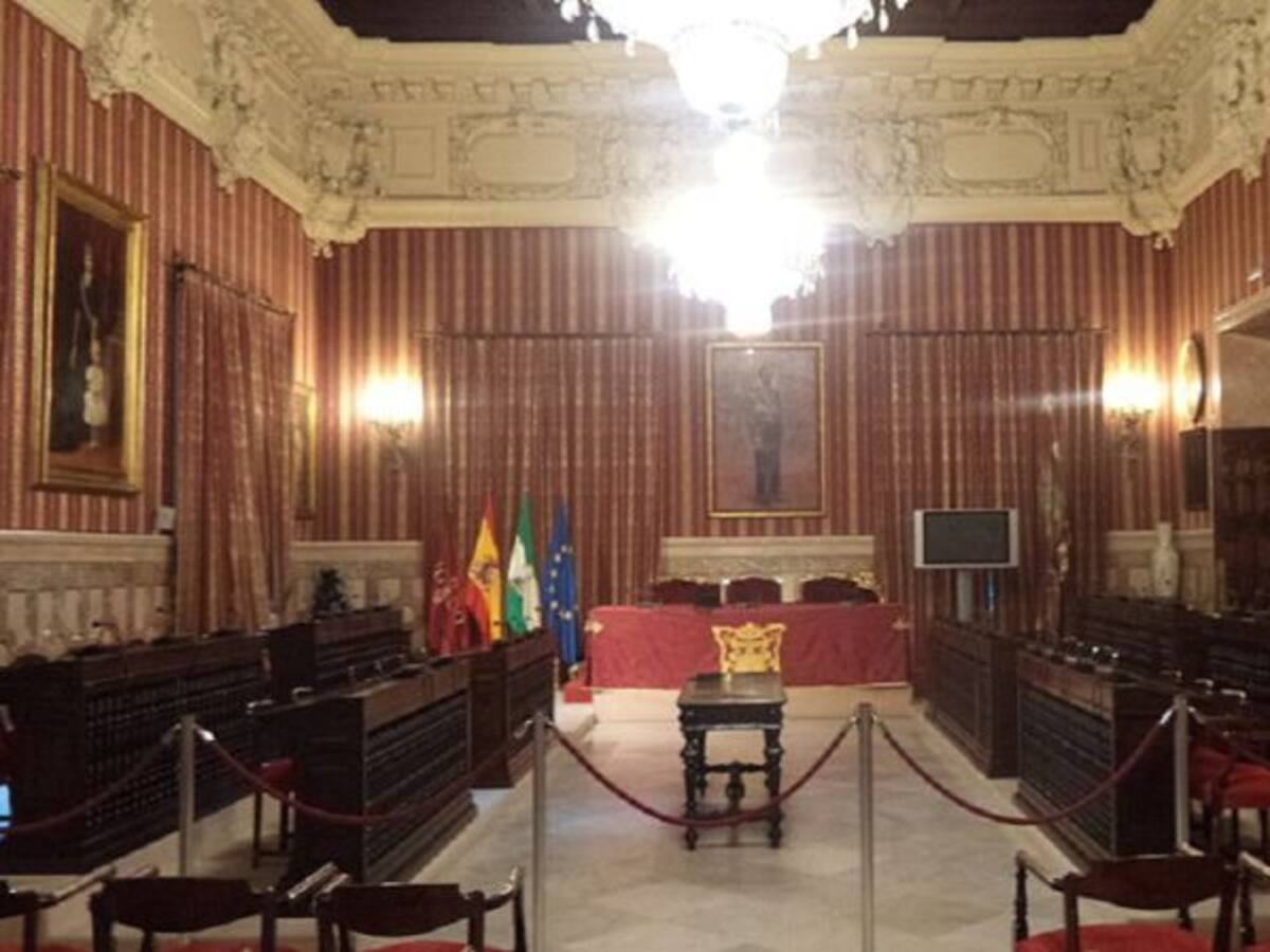 El pleno aprueba la Feria de domingo a sábado