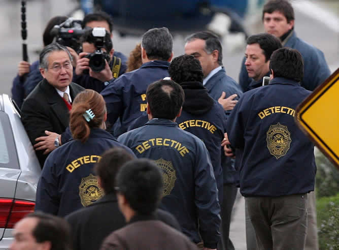 Fujimori, poco antes de partir custodiado hacia Perú