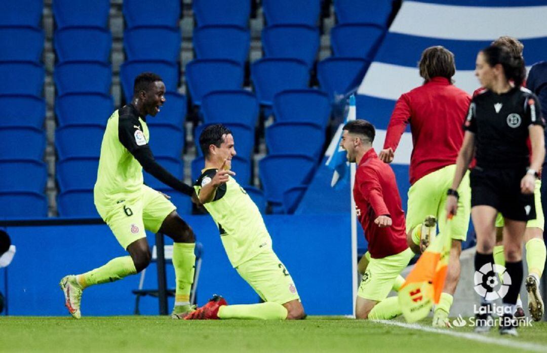 Bernardo, celebrant el segon gol.