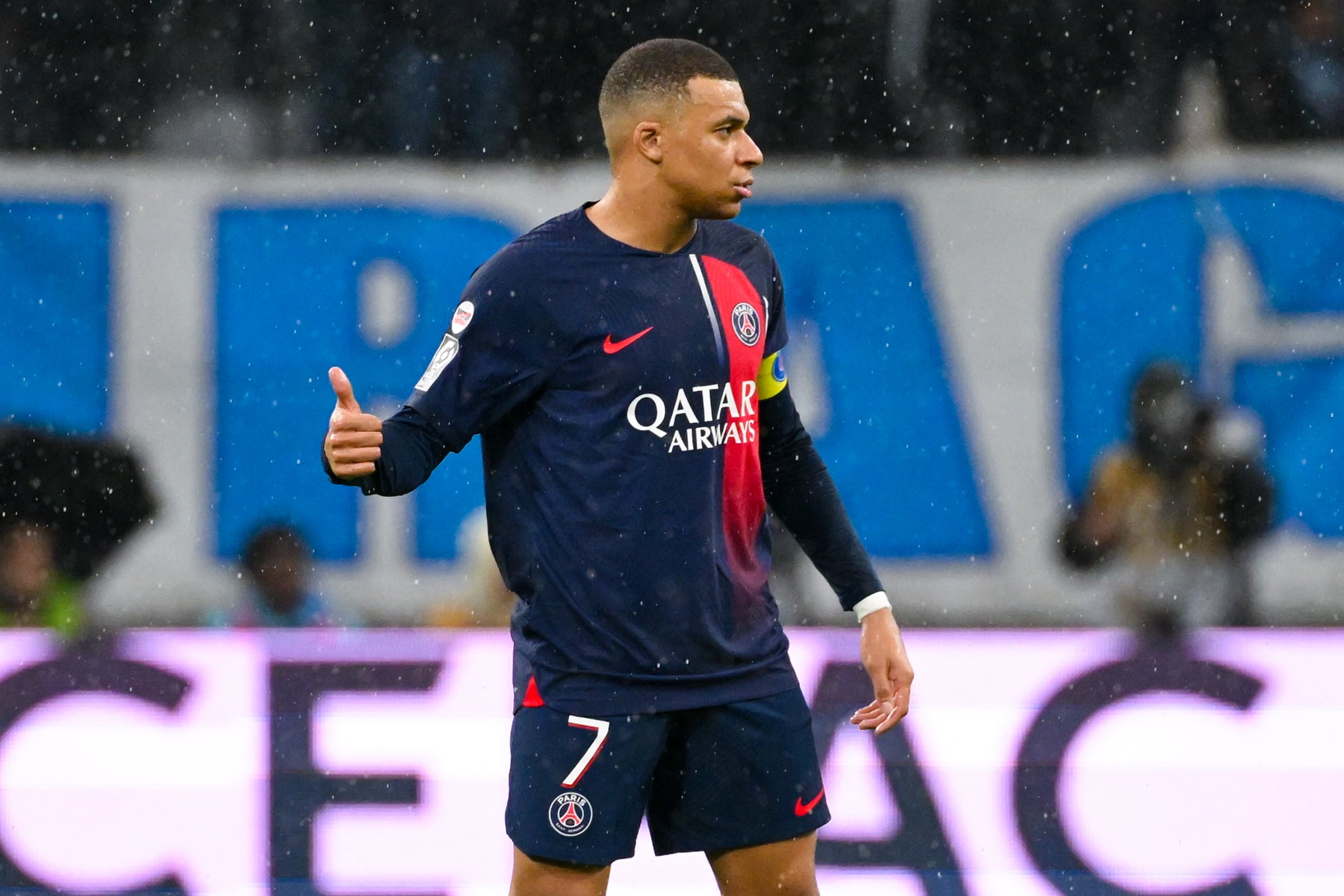 Kylian Mbappé defendiendo la camiseta del Paris Saint-Germain