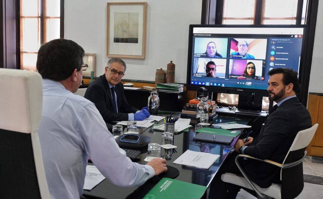 Juan Marín durante la reunión telématica de la Mesa de Turismo