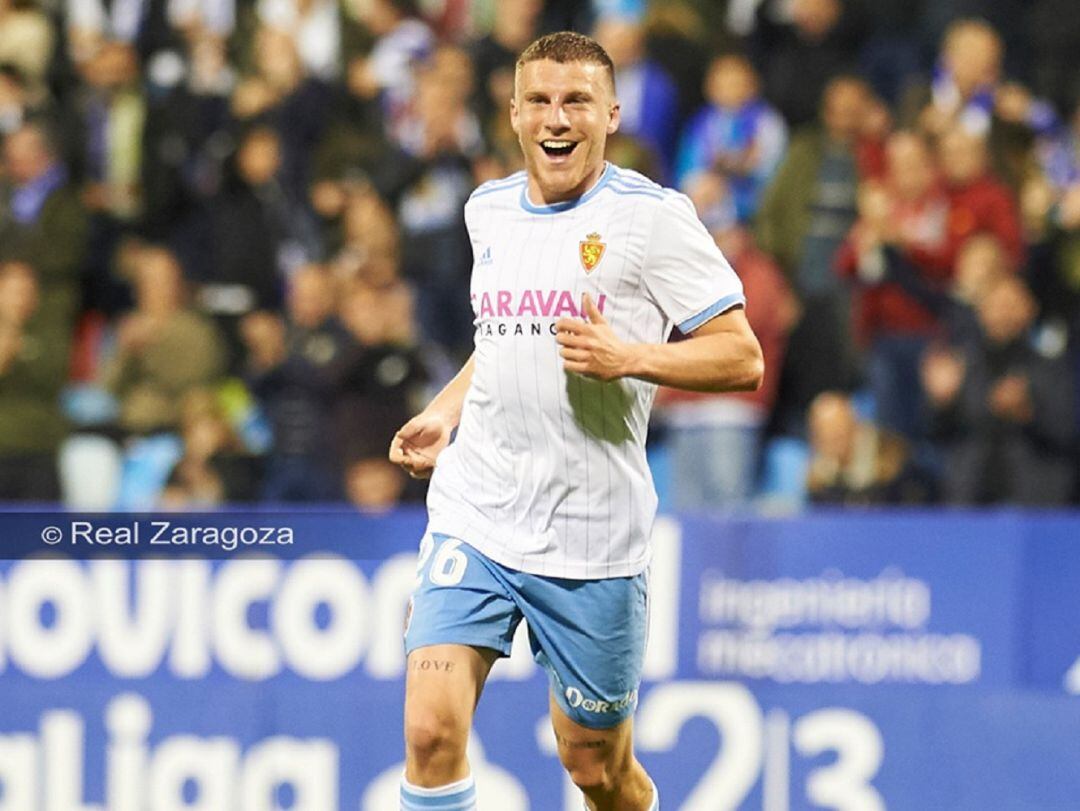 Pep Biel tras marcar un gol con el Real Zaragoza en La Romareda