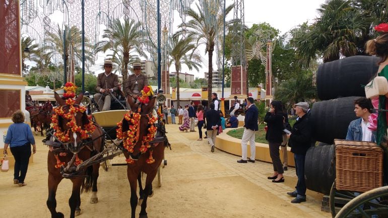 Iluminaciones Ximénez se encargará un año más del alumbrado de la Feria del Caballo