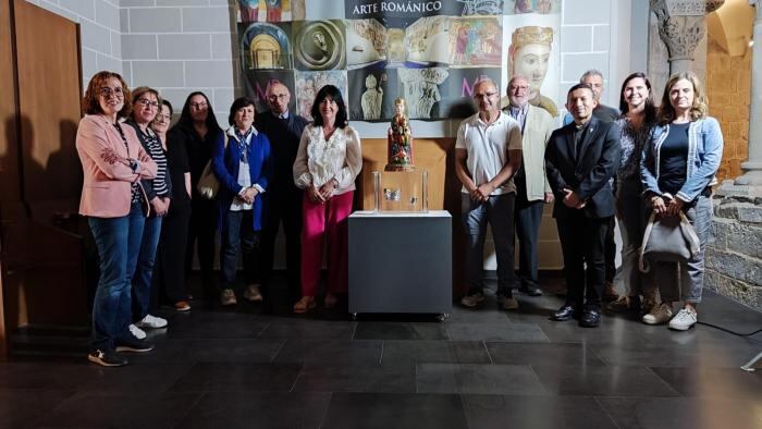 La directora general de Patrimonio Cultural, Gloria Pérez, ha presentado este lunes la restauración de la talla de la Virgen de Ubieto
