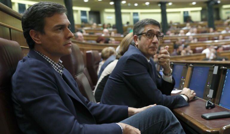 Pedro Sánchez y Patxi López en el Congreso, en una fotografía de archivo