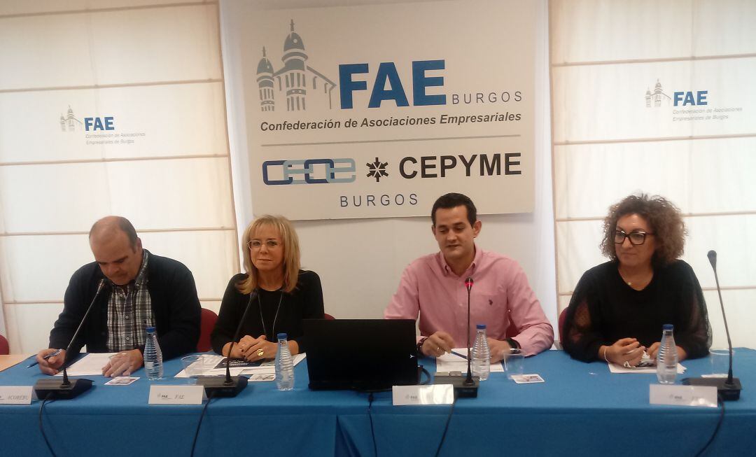 De izda a dcha: Fernando Llorente (ACOREBU), Emiliana Molero (FAE), Enrique Mata (FPHB) y Consuelo Fontecha (FEC)