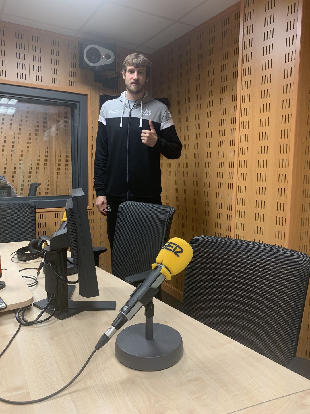 Simas Jasaitis en los estudios de Radio Palencia