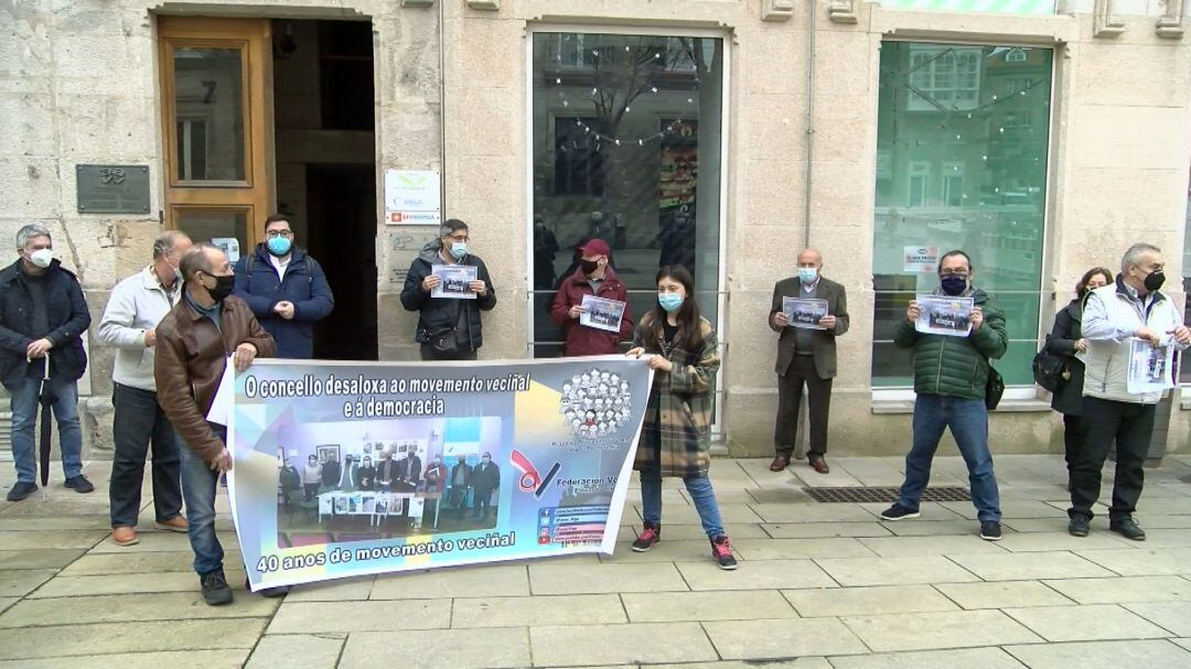 Protesta de la Favec delante de su sede 