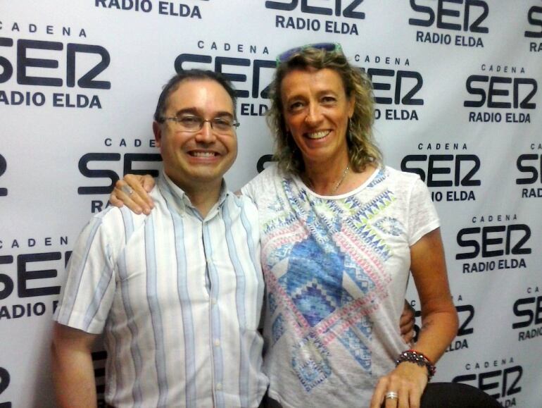 Jº Luis Carrascosa y Susana Domingo, en el programa Vinalopó Hoy por Hoy, sobre las vacaciones en familia.