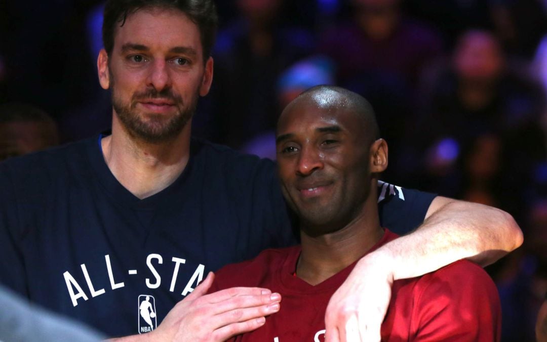 Pau Gasol y Kobe Bryant, en el All Star de 2016.