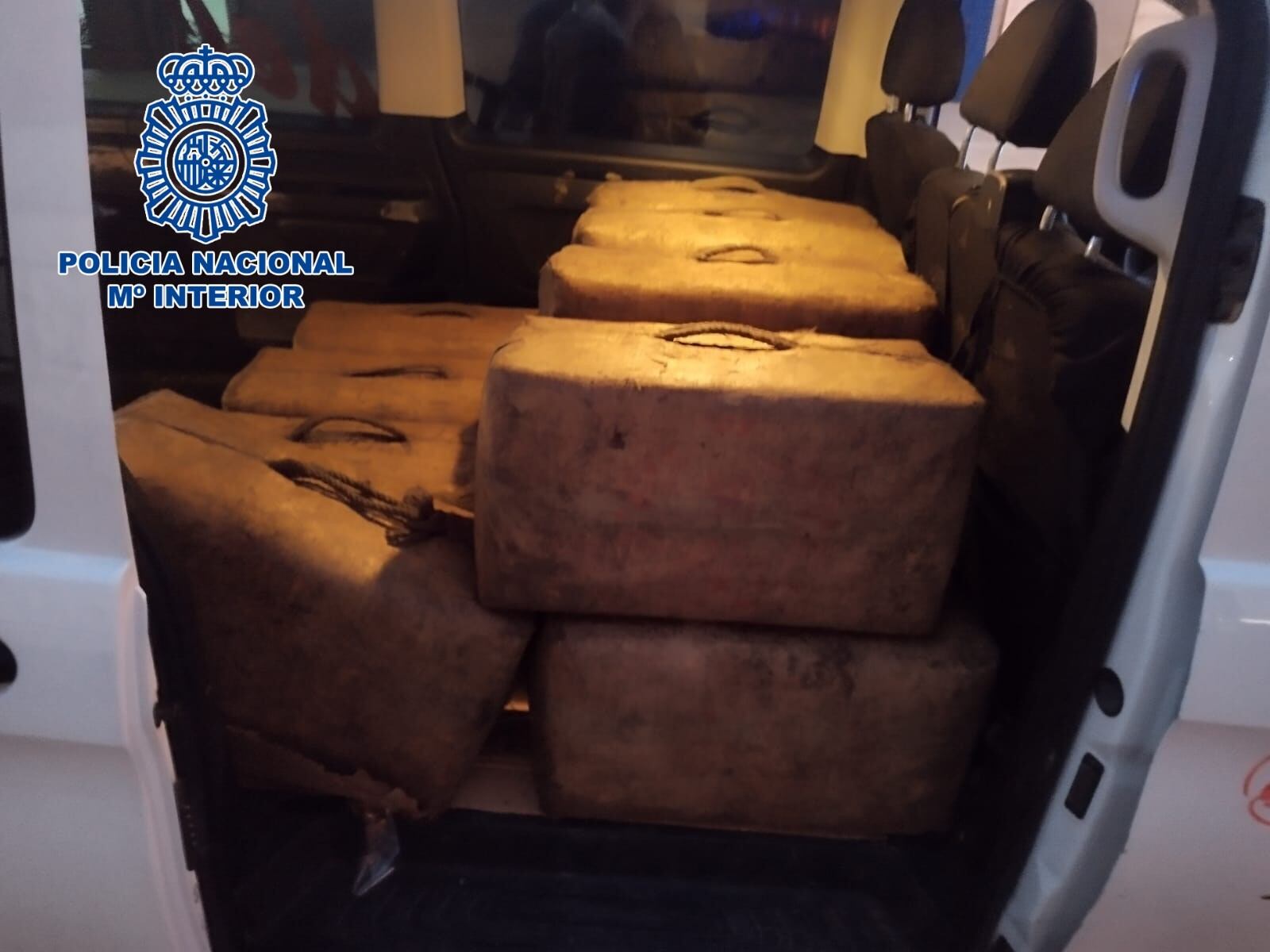 La Policía Nacional detiene a un hombre en Córdoba que transportaba 500 kilos de hachís en su furgoneta. FOTO: POLICÍA NACIONAL.