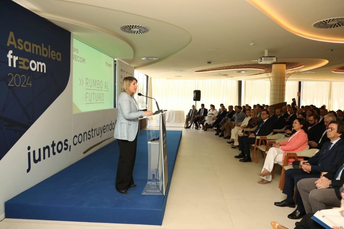 Noelia Arroyo, alcaldesa de Cartagena, durante la apertura de la asamblea regional de la Federación de Empresas de la Construcción