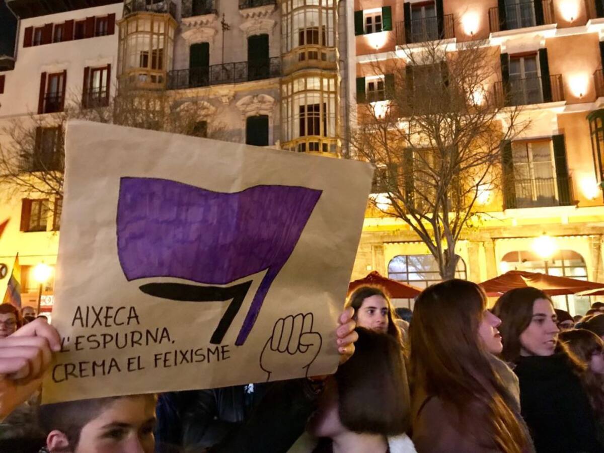 Cientos de personas claman contra el machismo en Cort
