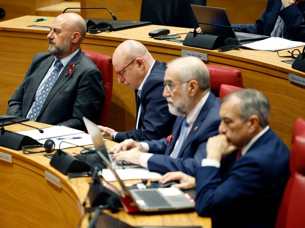 "El equivalente culto al yo te doy cremita tú me das cremita que ha sido un día más el argumento estrella de los grupos que ocupan la oposición"