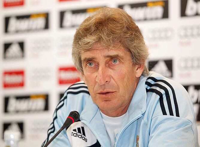 Manuel Pellegrini, en una rueda de prensa, cuando dirigia al Real Madrid