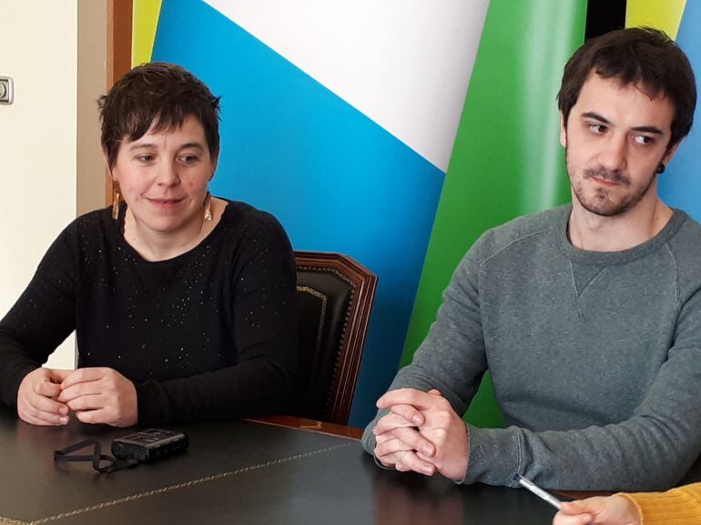 Leire Abanzabalegi e Iñaki Penedo, ex edil y nuevo concejal, respectivamente