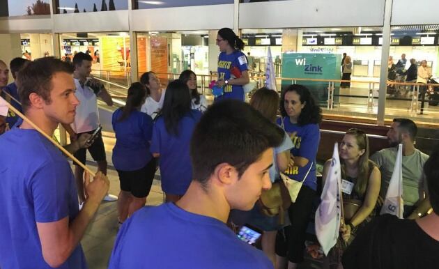 Trabajadores de Ryanair en el aeropuerto de Madrid