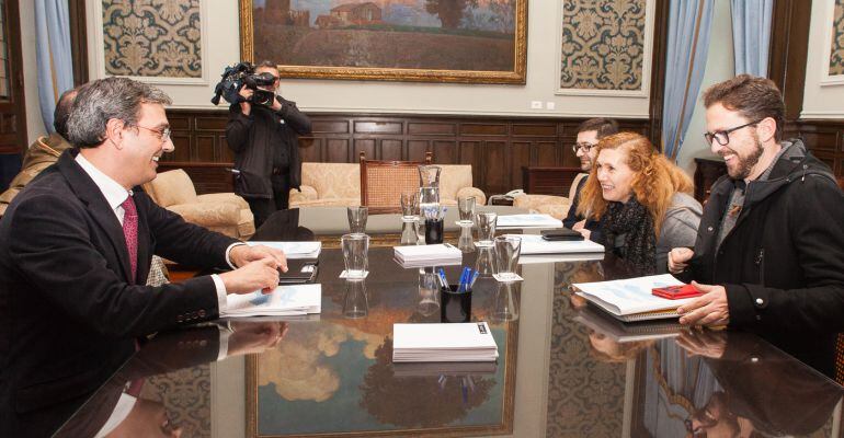 Reunión entre representantes de Marea y PSOE