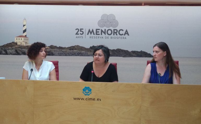 La consellera expuso los datos de la Oficina Insular de Vivienda Social.