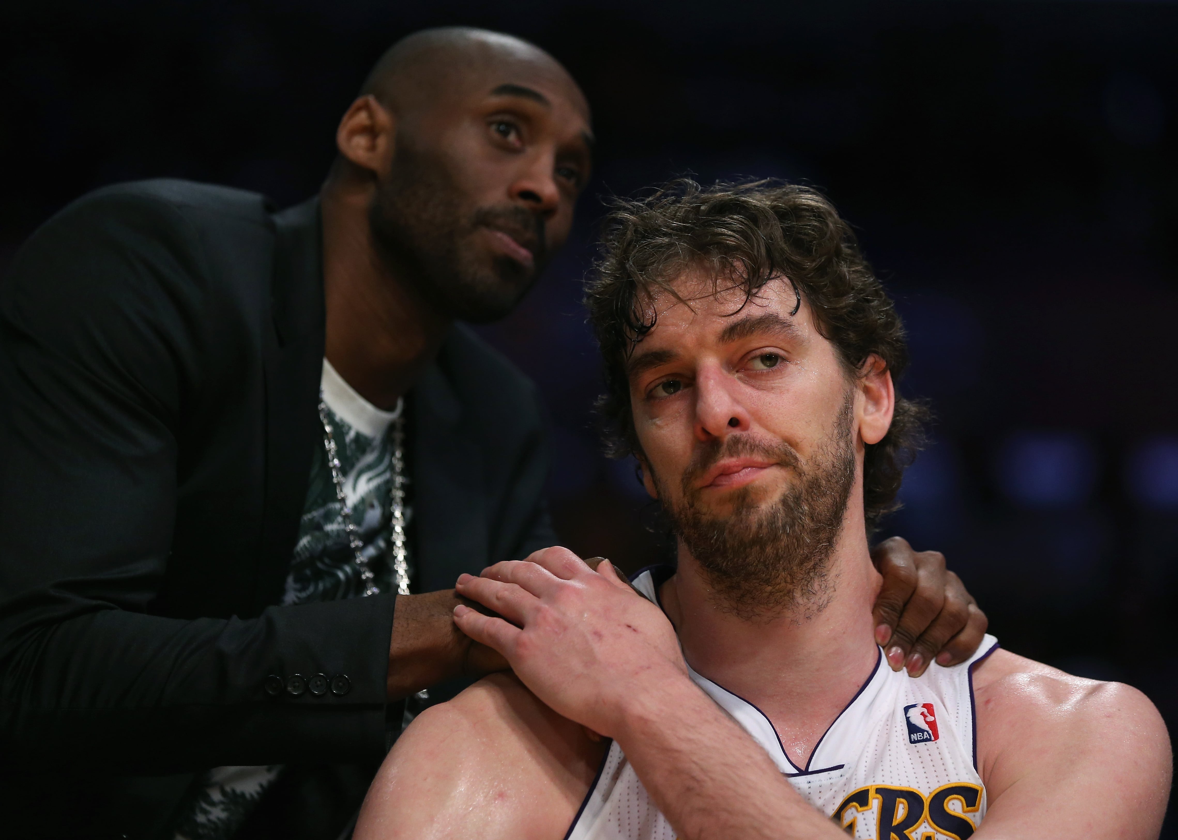 Pau Gasol y Kobe Bryant durante un partido de la NBA.  (Photo by Jeff Gross/Getty Images)