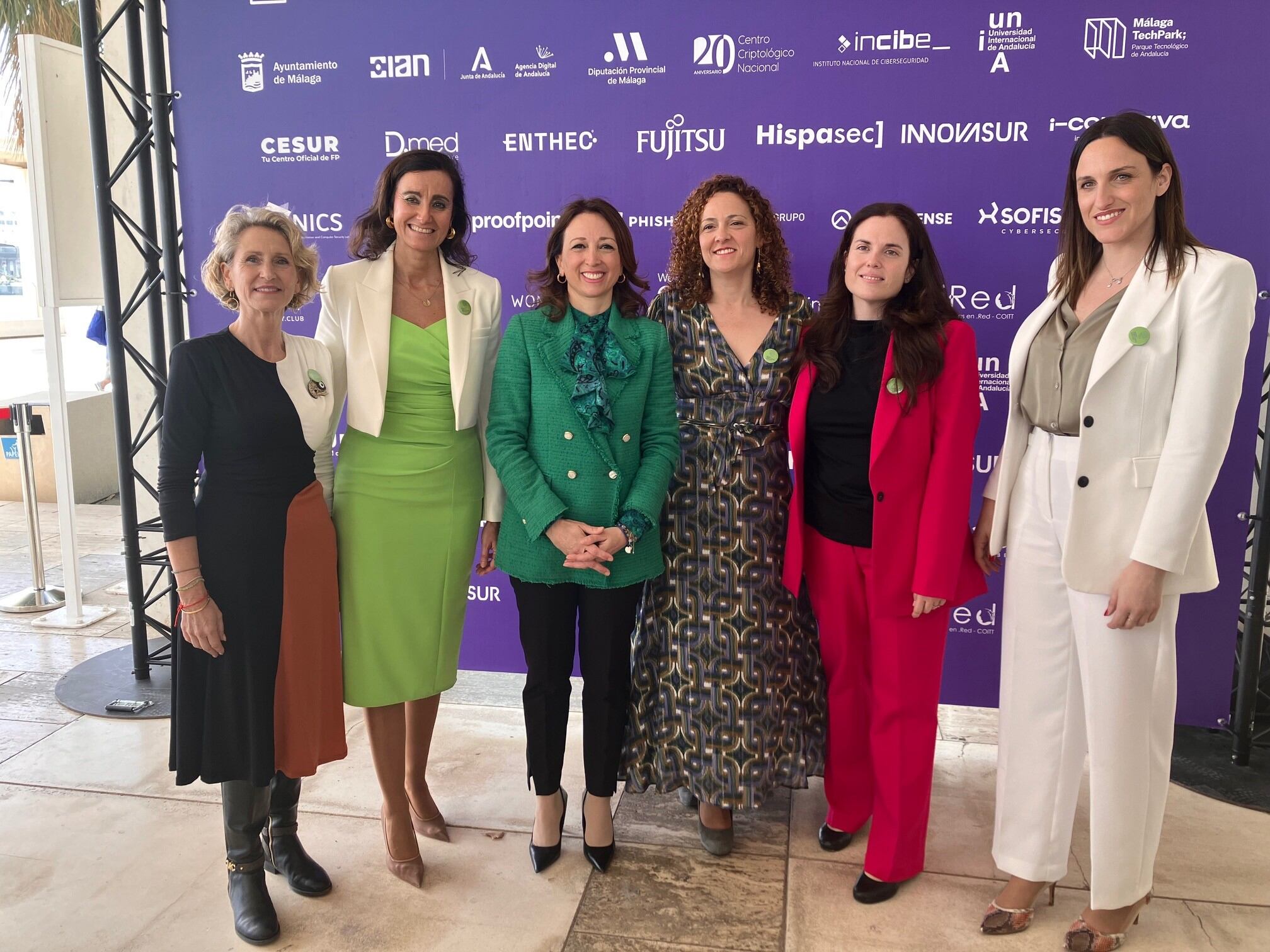 Patricia Navarro, delegada del gobierno andaluz en Málaga, junto a la organización del encuentro