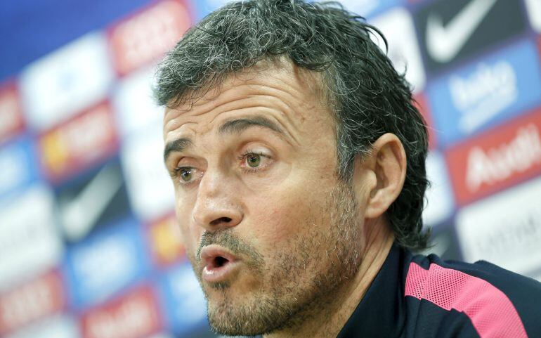 GRA270. BARCELONA, 14/01/2015.- El entrenador del Barcelona, Luis Enrique Martínez, durante la rueda de prensa que ha ofrecido tras el entrenamiento del equipo en la que se ha mostrado convencido de que el argentino Leo Messi seguirá vistiendo la camiseta