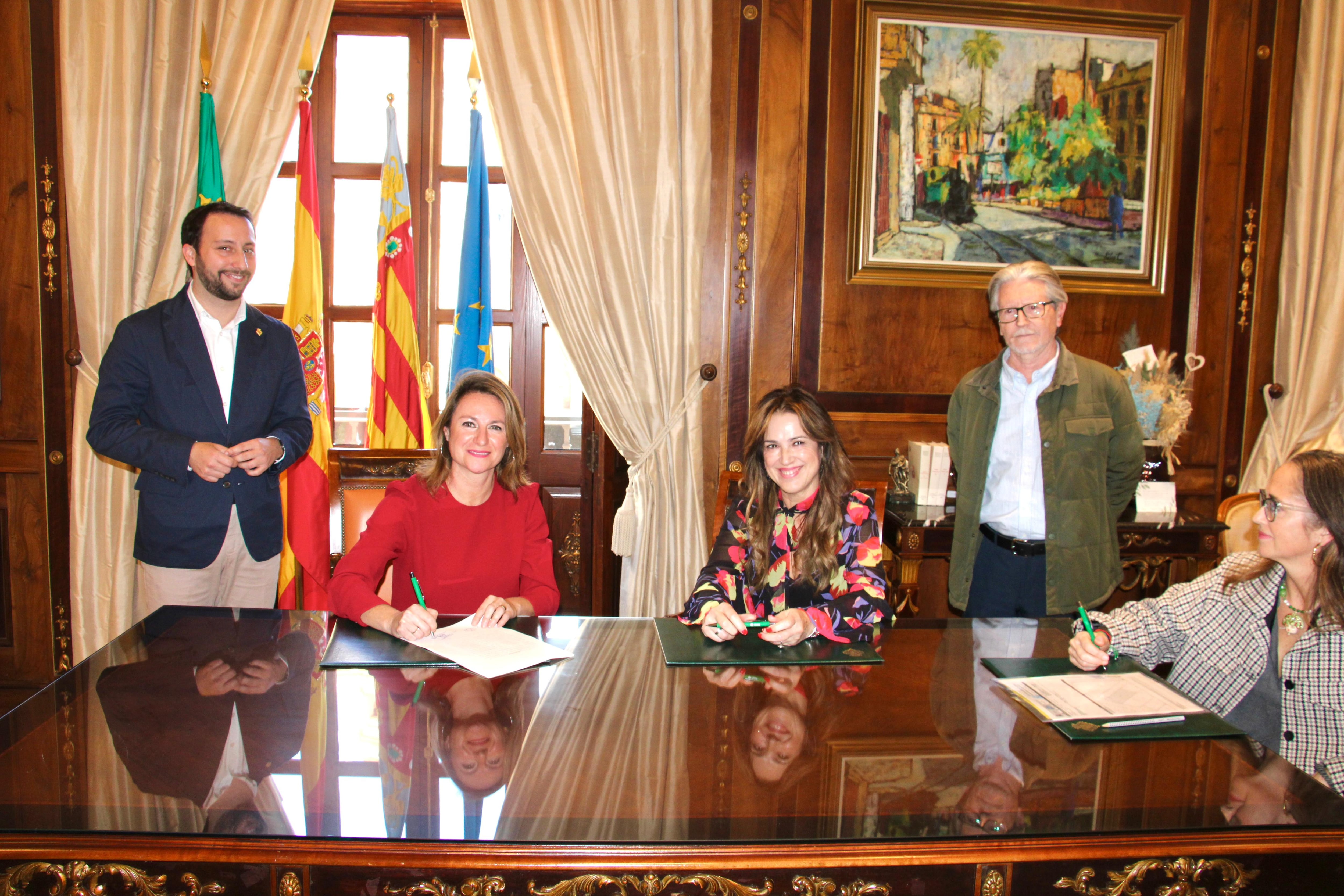 Castellón y la EVHA firman la cesión de parcelas para la venta de 121 viviendas de protección pública