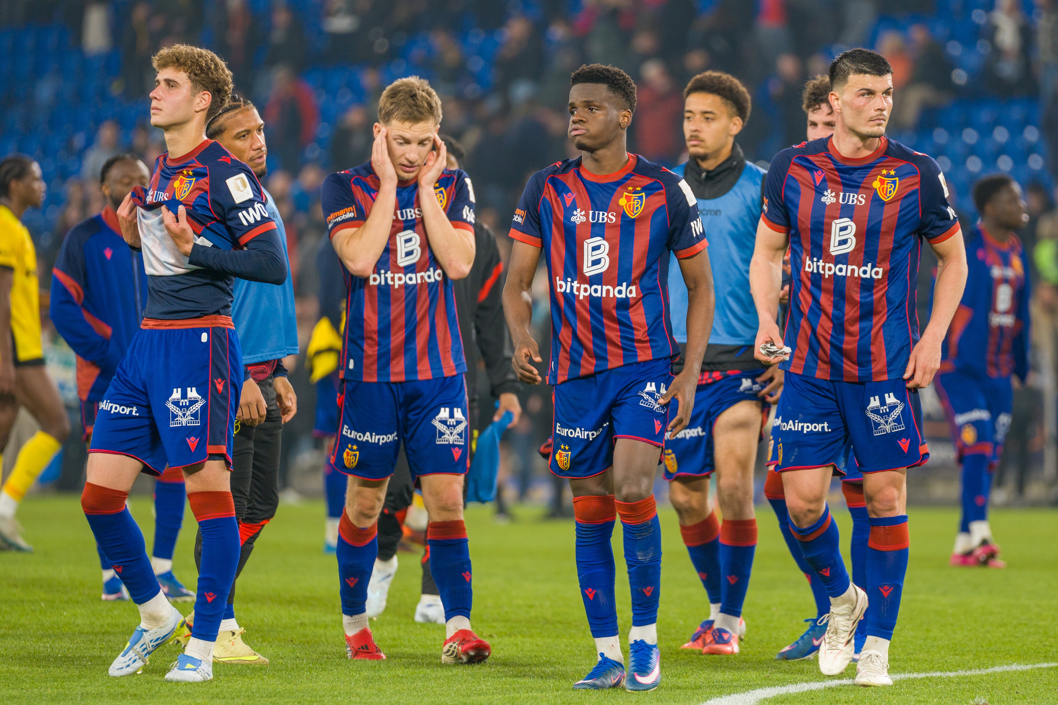 El Basilea durante un partido en la liga suiza