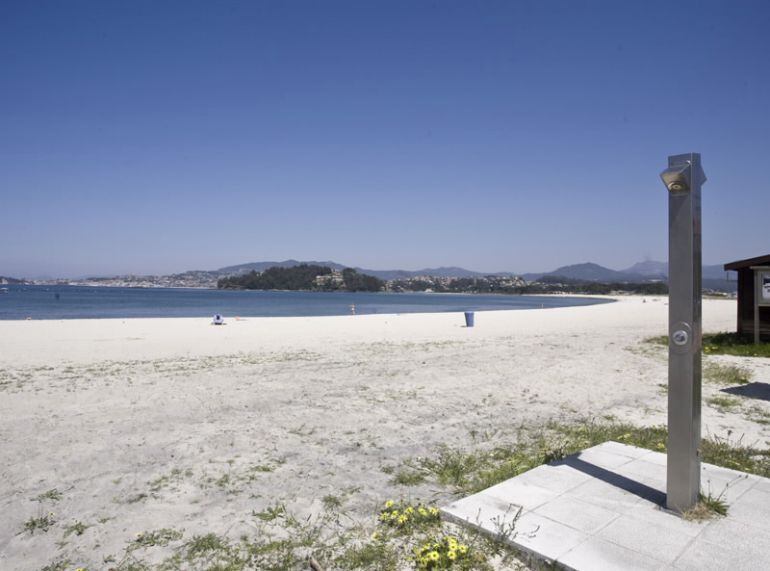 La playa de Ladeira, en Baiona, es una de las que ha conseguido bandera azul.