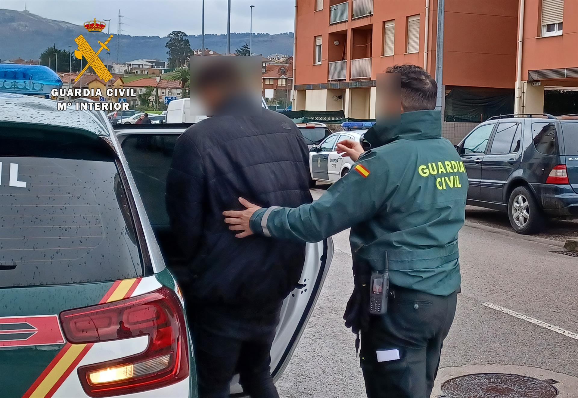 La Guardia Civil detiene a dos personas por 40 robos en Astillero y Guanizo