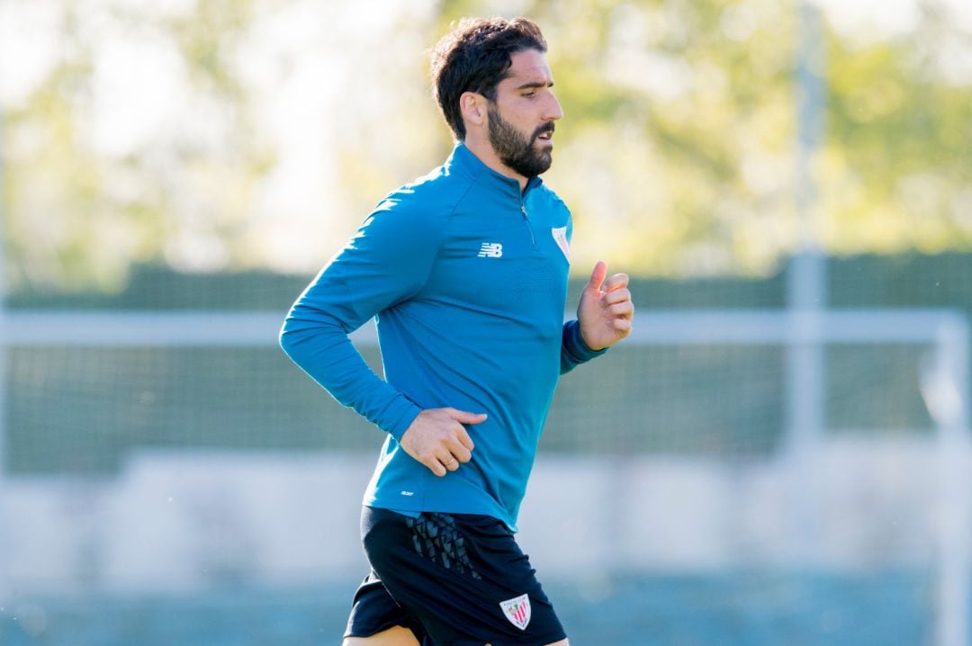 Raúl García, durante un entrenamiento en Lezama