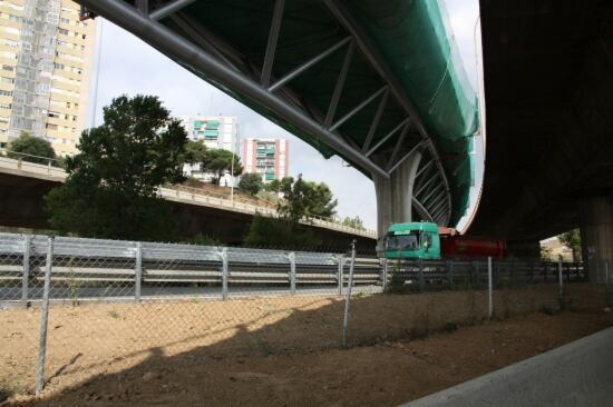 Imatge del viaducte del tram final del carril bus-VAO de la C-58, a l&#039;alçada de Ciutat Meridiana