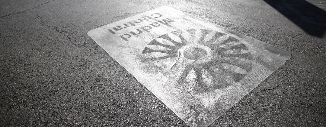 Fotos recursos de carteles de Madrid Central y de líneas naranjas de la nueva or