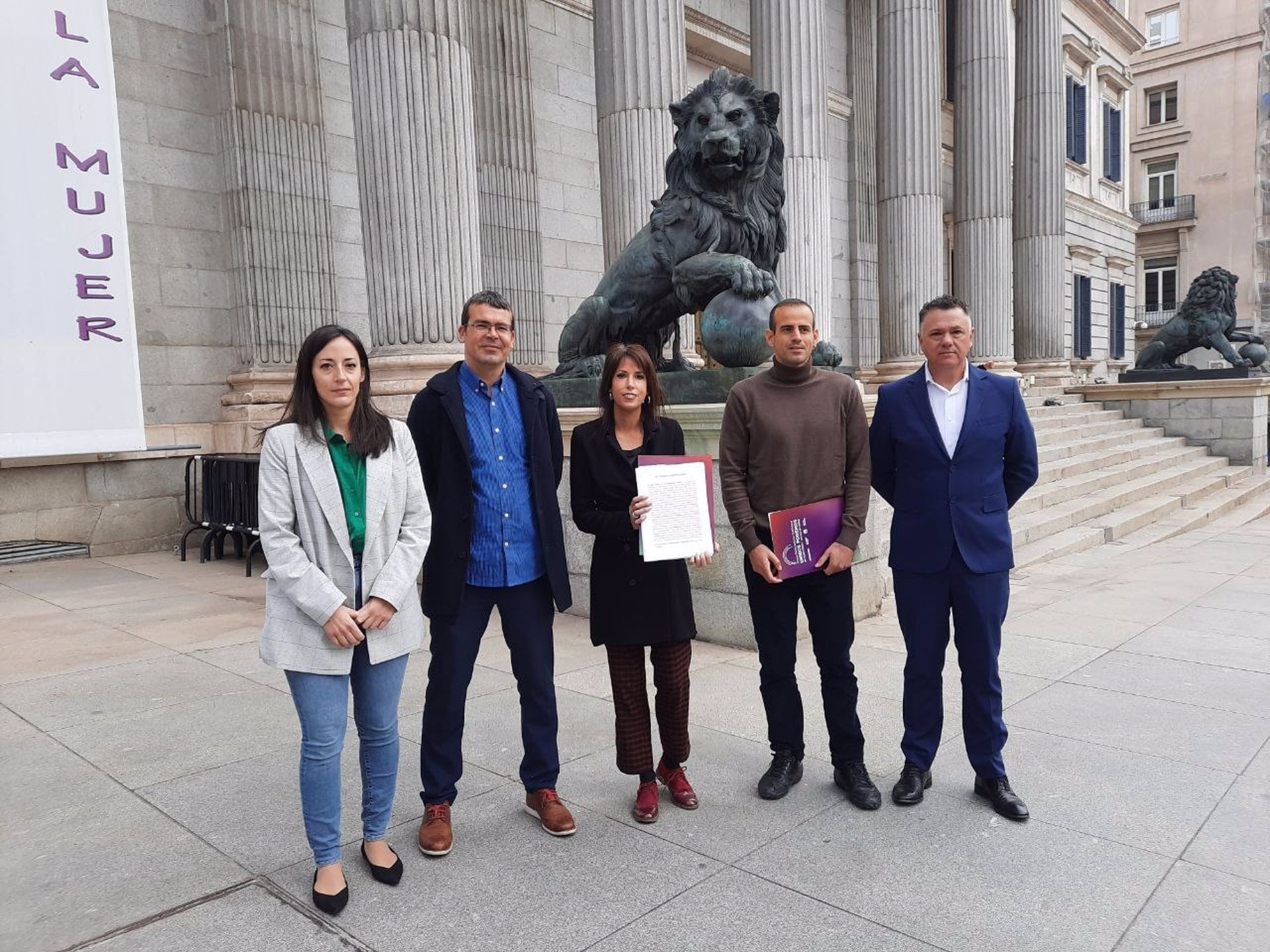 09/03/2022 Los diputados de Unidas Podemos en el Congreso Martina Velarde, Miguel Ángel Bustamante, Isabel Franco, Pedro Honrubia y Juan Antonio Delgado, tras interponer un recurso al TC contra la Ley del Suelo de Andalucía. (Foto de archivo).
POLITICA ESPAÑA EUROPA MADRID AUTONOMÍAS
UNIDAS PODEMOS
