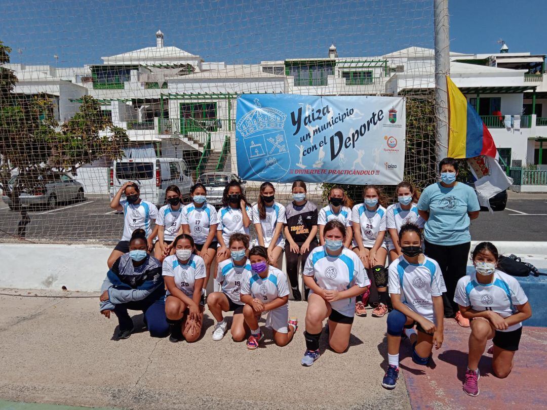 Jugadoras del Club Balonmano Ajaches, el anfitrión de la copa.