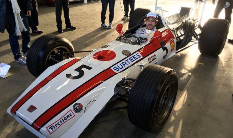 Fernando Alonso, al volante del Honda RA301