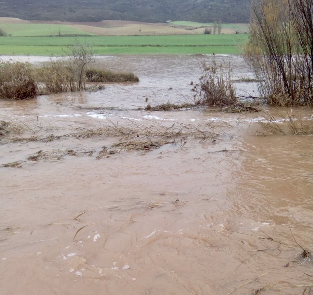 Río Linares desbordado en Riba de Saelices