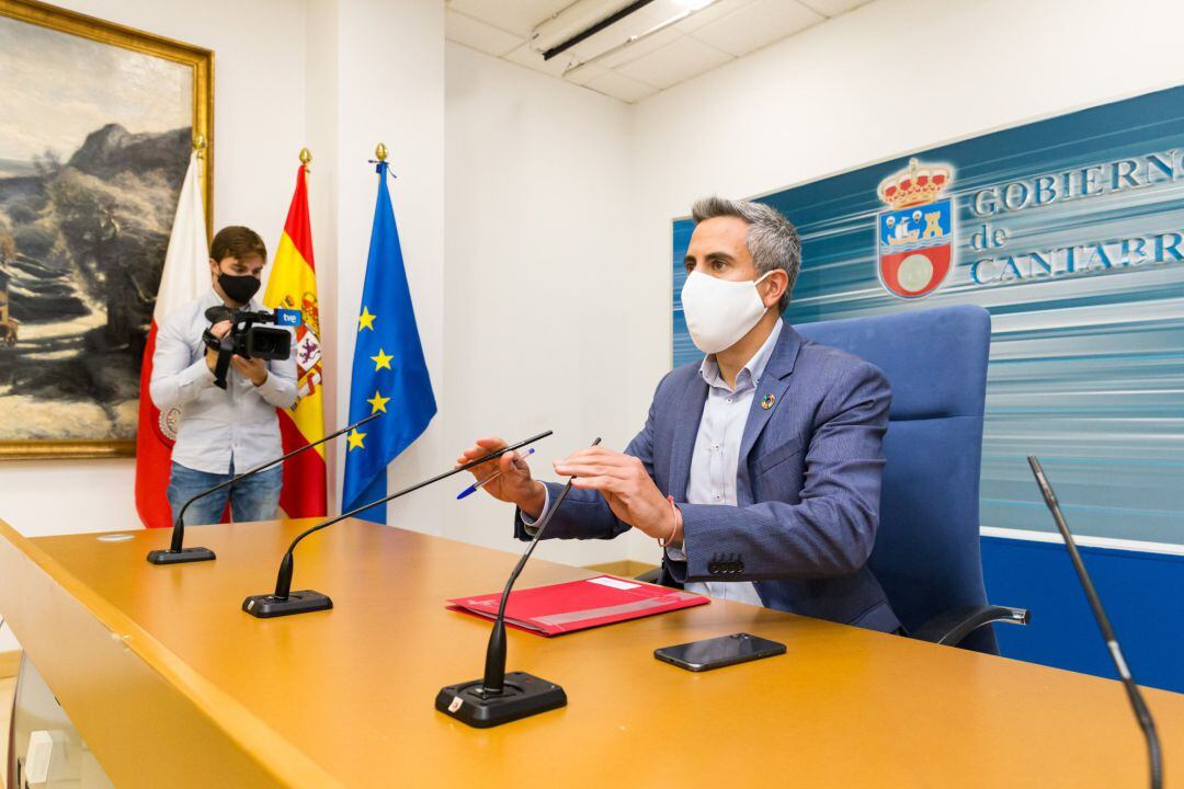 El vicepresidente y consejero de Universidades, Igualdad, Cultura y Deporte, Pablo Zuloaga, informa en rueda de prensa de los acuerdos del Consejo de Gobierno.