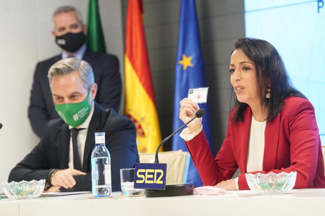 La presidenta del Parlamento, Marta Bosquet, en el Encuentro SER, organizado por la Cadena SER Andalucía, donde ha presentado al consejero de Hacienda, Juan Bravo