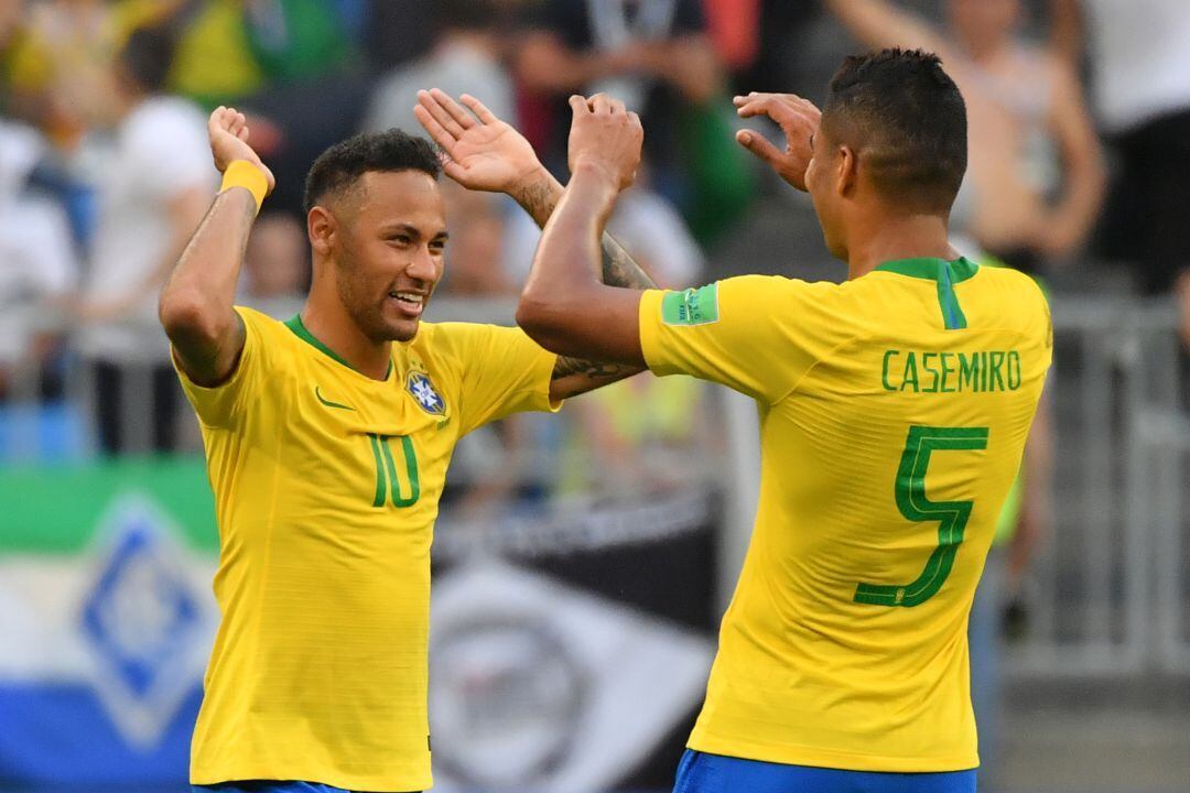 Neymar y Casemiro, en un partido de la selección brasileña.