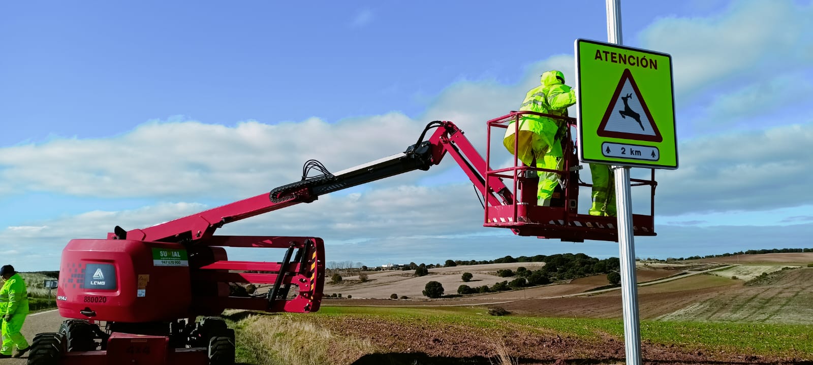 La Diputación de Burgos ha instalado una señalización experimental para disuadir a la fauna que invade las carreteras