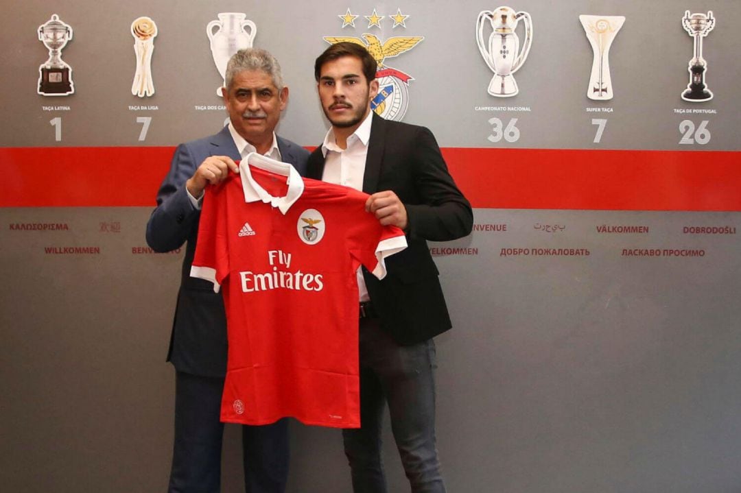 Luís Filipe Vieira, presidente del Benfica, junto a Yuri Ribeiro.