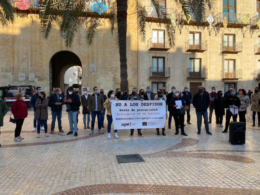 Periodistas de Elche han protestado hoy en la Plaza de Baix