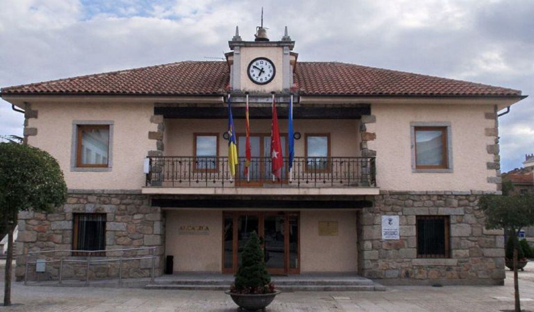 Fachada del Ayuntamiento de Torrelodones.